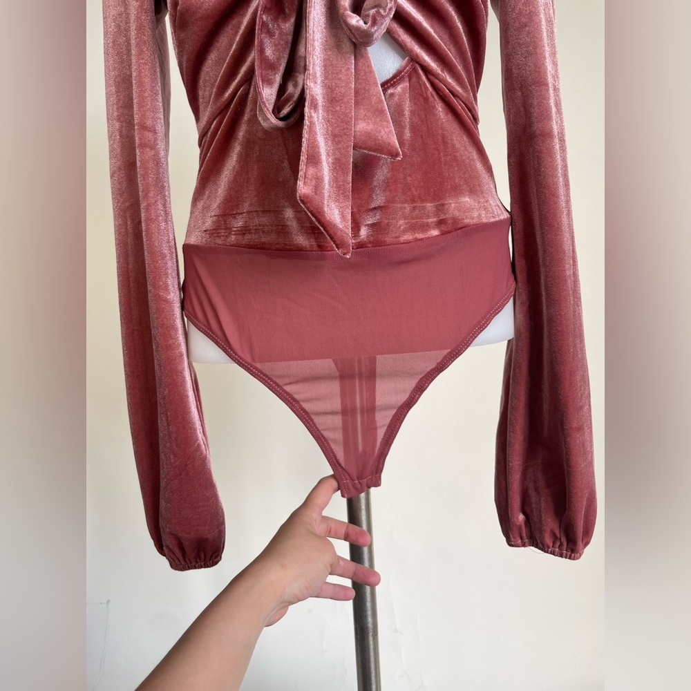 Lulus - Upgraded Style Mauve Velvet Long Sleeve Tie-Front Bodysuit - Picture 8 of 15